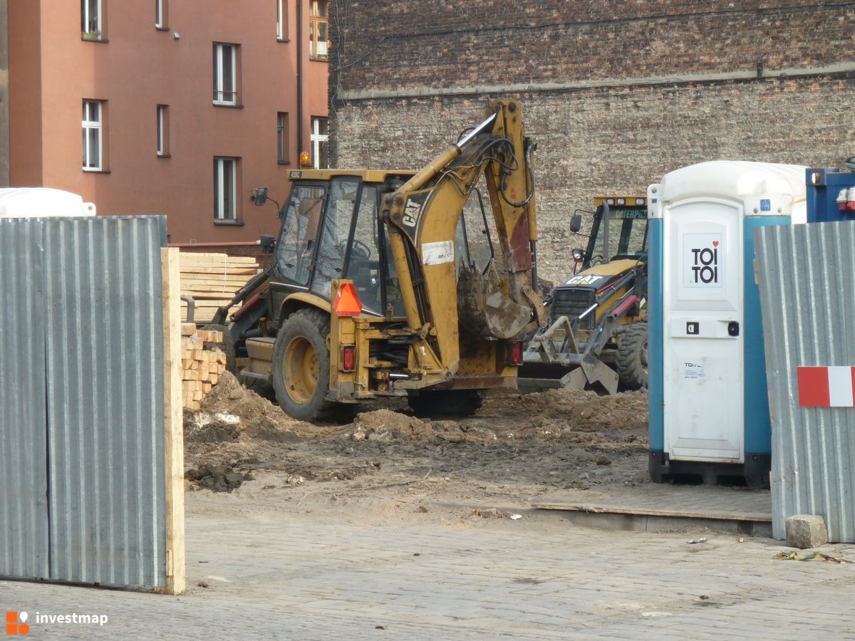 Zdjęcie [Katowice] Budynek wielorodzinny z usługami, ul. Opolska fot. Lukander 