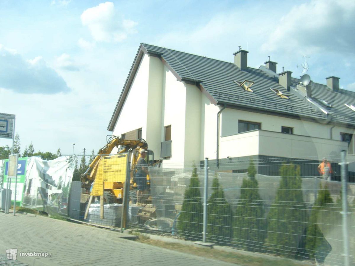 Zdjęcie [Wrocław] Osiedle domów jednorodzinnych "Zacisze Krzemienieckie 2" fot. Orzech 