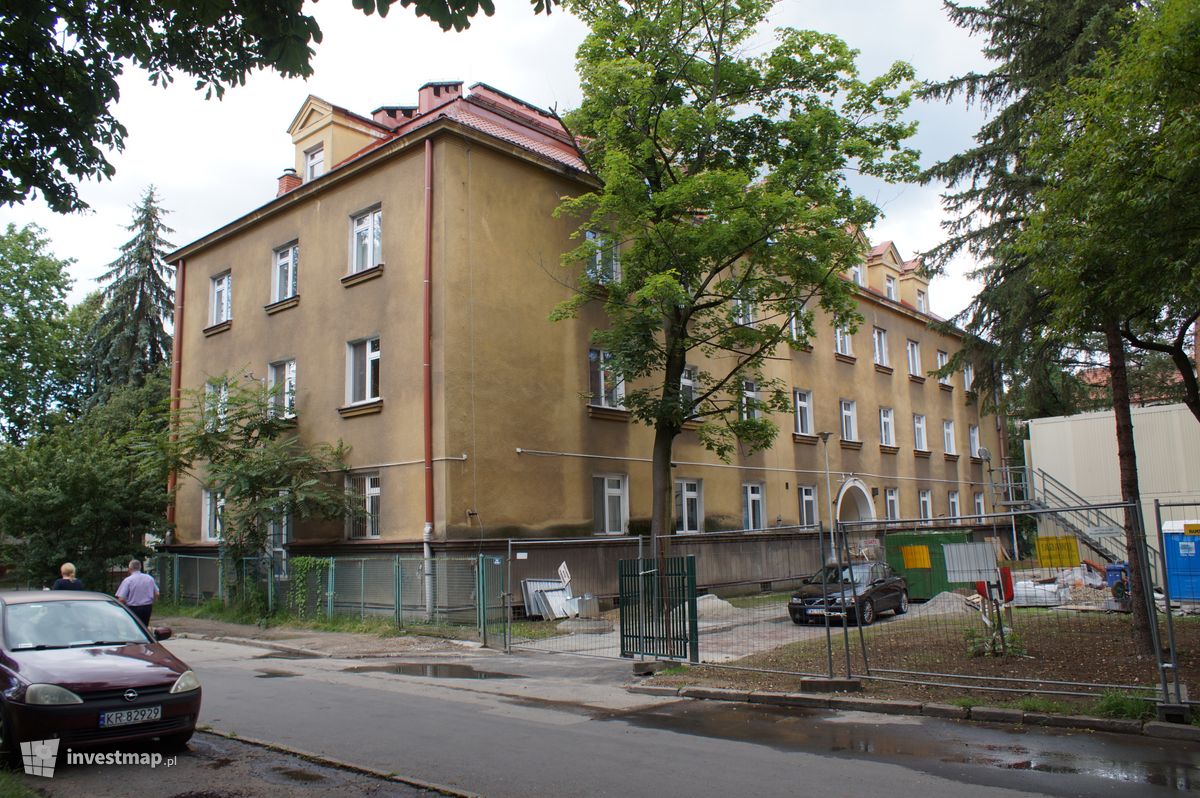 Zdjęcie [Kraków] Centrum Rehabilitacji, Os. Młodości 10   fot. Damian Daraż 