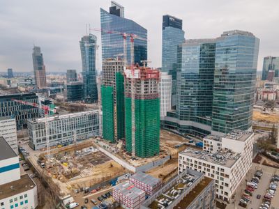 Na warszawskiej Woli trwa budowa dwóch 95-metrowych wież Towarowa Towers [FILM + ZDJĘCIA + WIZUALIZACJE]