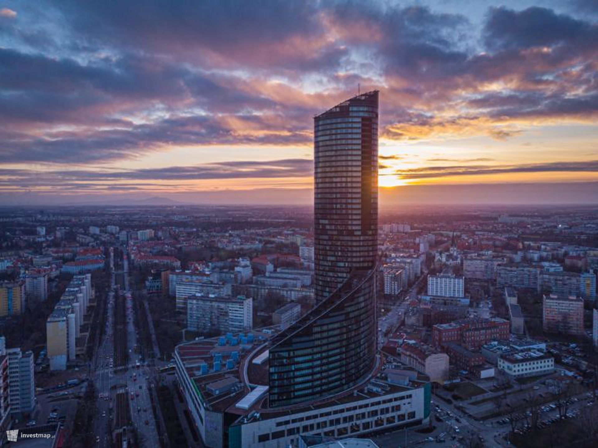 Develia S.A. sprzedała wieżowiec Sky Tower we Wrocławiu
