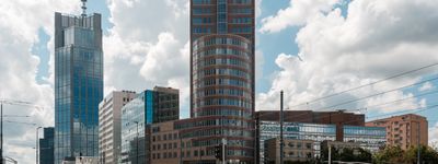 Wyburzony zostanie 29 letni biurowiec w centrum Warszawy. Zastąpi go nowy, 188-metrowy wieżowiec [FILMY]