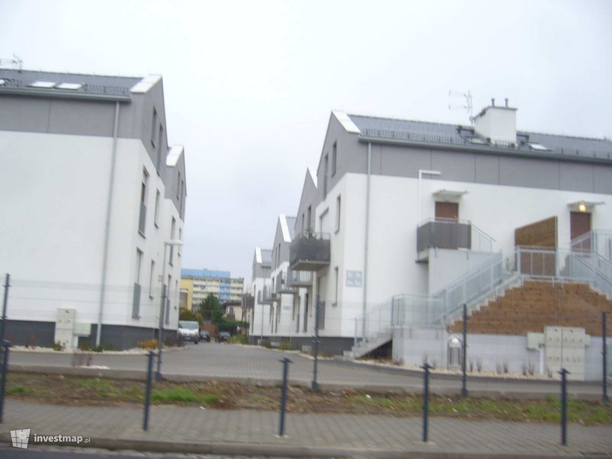Zdjęcie Osiedle domów w zabudowie bliźniaczej, ul. Bystrzycka 19-21 fot. Orzech 