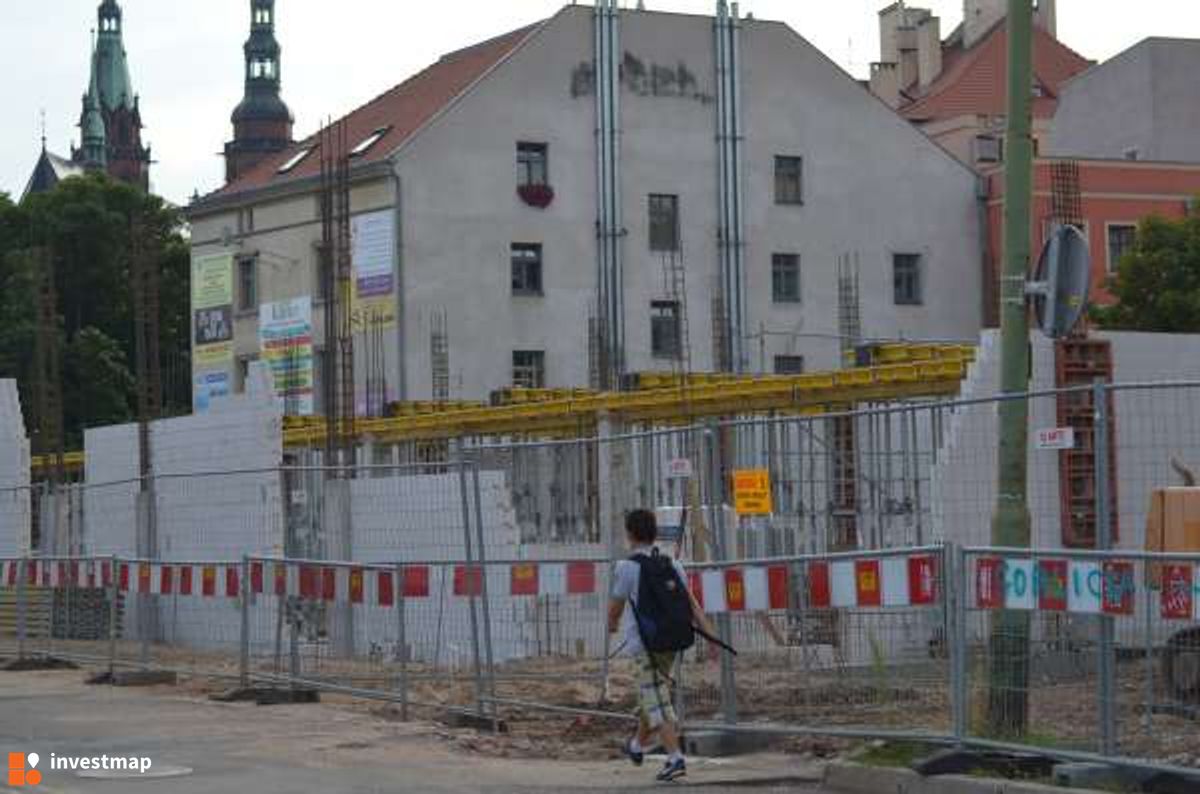 Zdjęcie [Legnica] Budynek mieszkaniowo-usługowy, ul. św. Piotra fot. mariusz-lca 