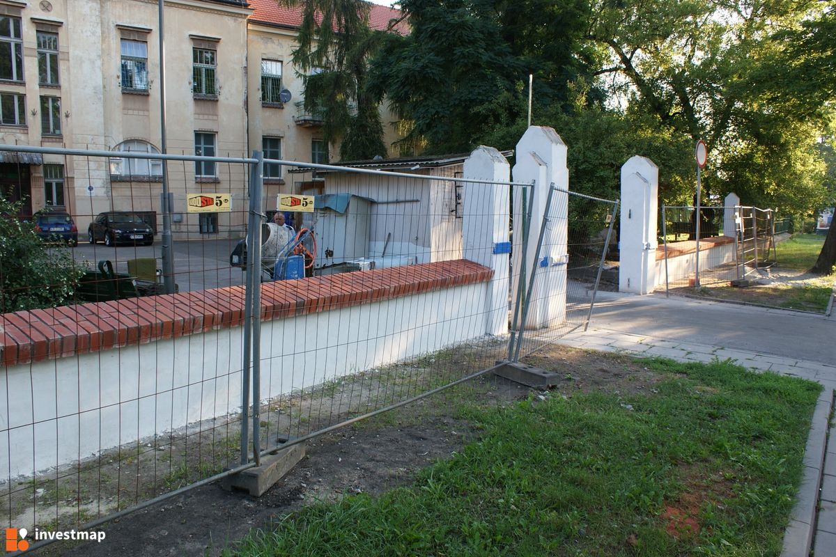 Zdjęcie [Kraków] Remont Klinik wraz z Ogrodzeniem, ul. Botaniczna 3 fot. Damian Daraż 