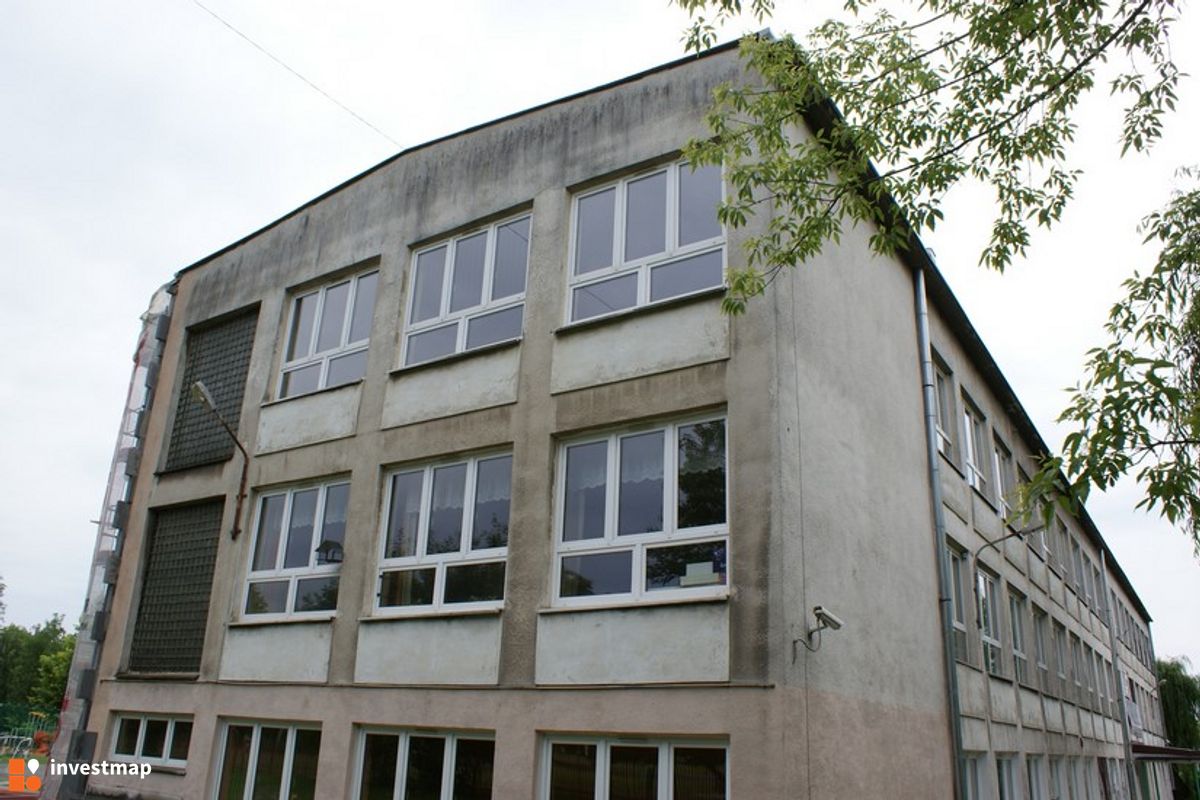 Zdjęcie [Kraków] Remont Elewacji, SP nr. 86, Os. Jagiellońskie 18 fot. Damian Daraż 