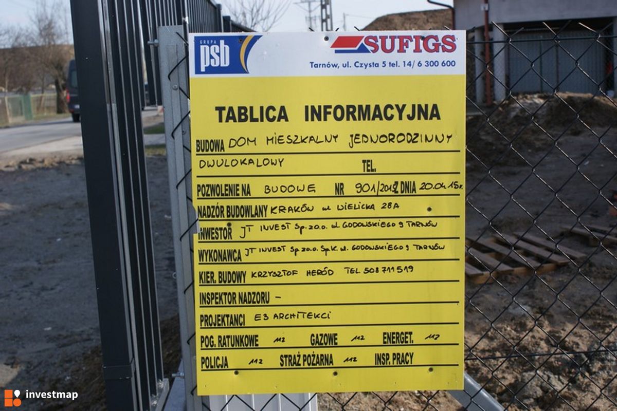 Zdjęcie [Kraków] Budynek Mieszkalny, ul Łutnia fot. Damian Daraż 