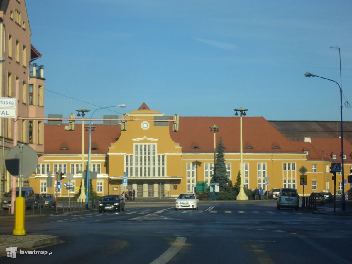 Zdjęcie [Legnica] Dworzec PKP (remont) fot. Orzech 