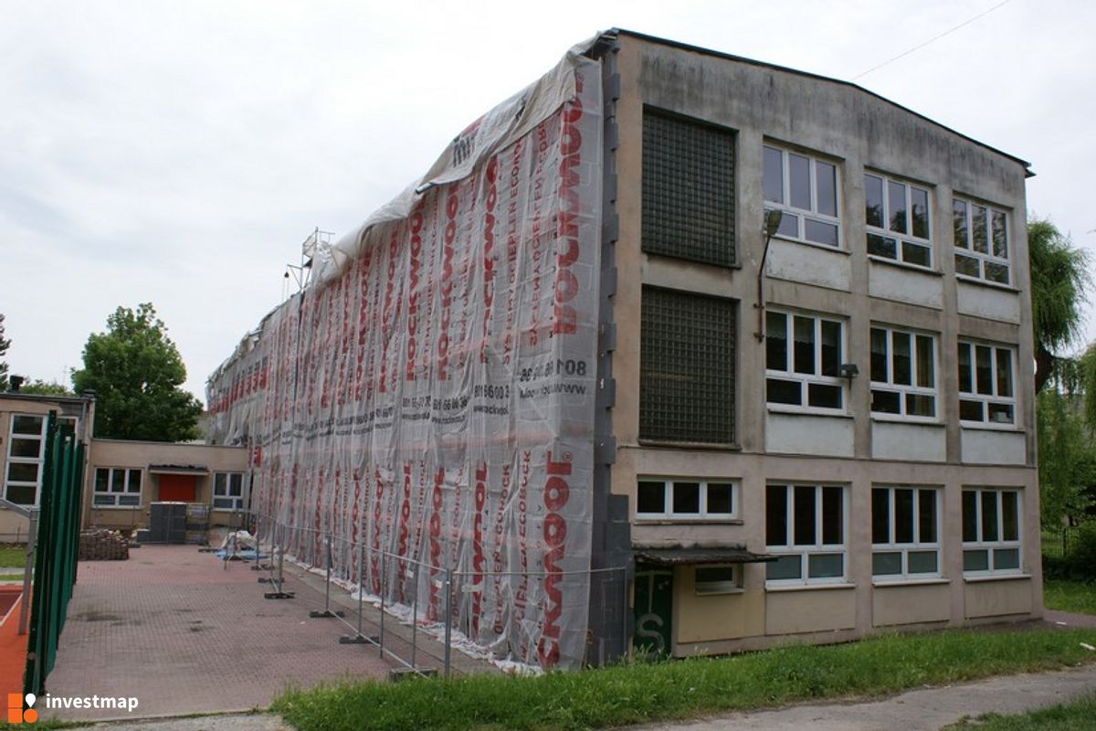 Zdjęcie [Kraków] Remont Elewacji, SP nr. 86, Os. Jagiellońskie 18 fot. Damian Daraż 