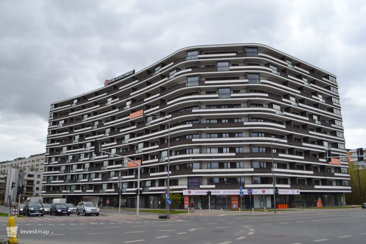 Zdjęcie [Warszawa] Apartamentowiec "Dom Pod Zegarem" fot. Jan Augustynowski