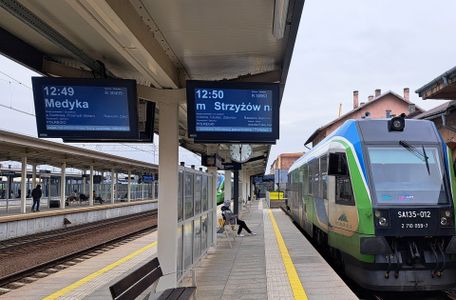 Dodatkowe ułatwienia dla podróżnych na zmodernizowanej stacji Rzeszów Główny [ZDJĘCIA]