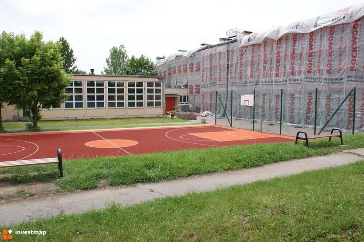 Zdjęcie [Kraków] Remont Elewacji, SP nr. 86, Os. Jagiellońskie 18 fot. Damian Daraż 