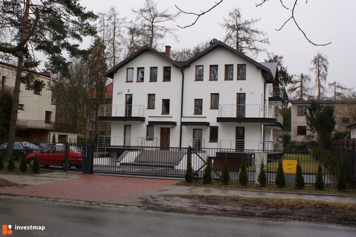 Zdjęcie [Kraków] Budynki Mieszkalne w Zabudowie Bliźniaczej, al. Kasztanowa 18 fot. Damian Daraż 