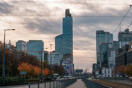 Globalna firma Aon zostaje na dłużej w warszawskim Skylinerze