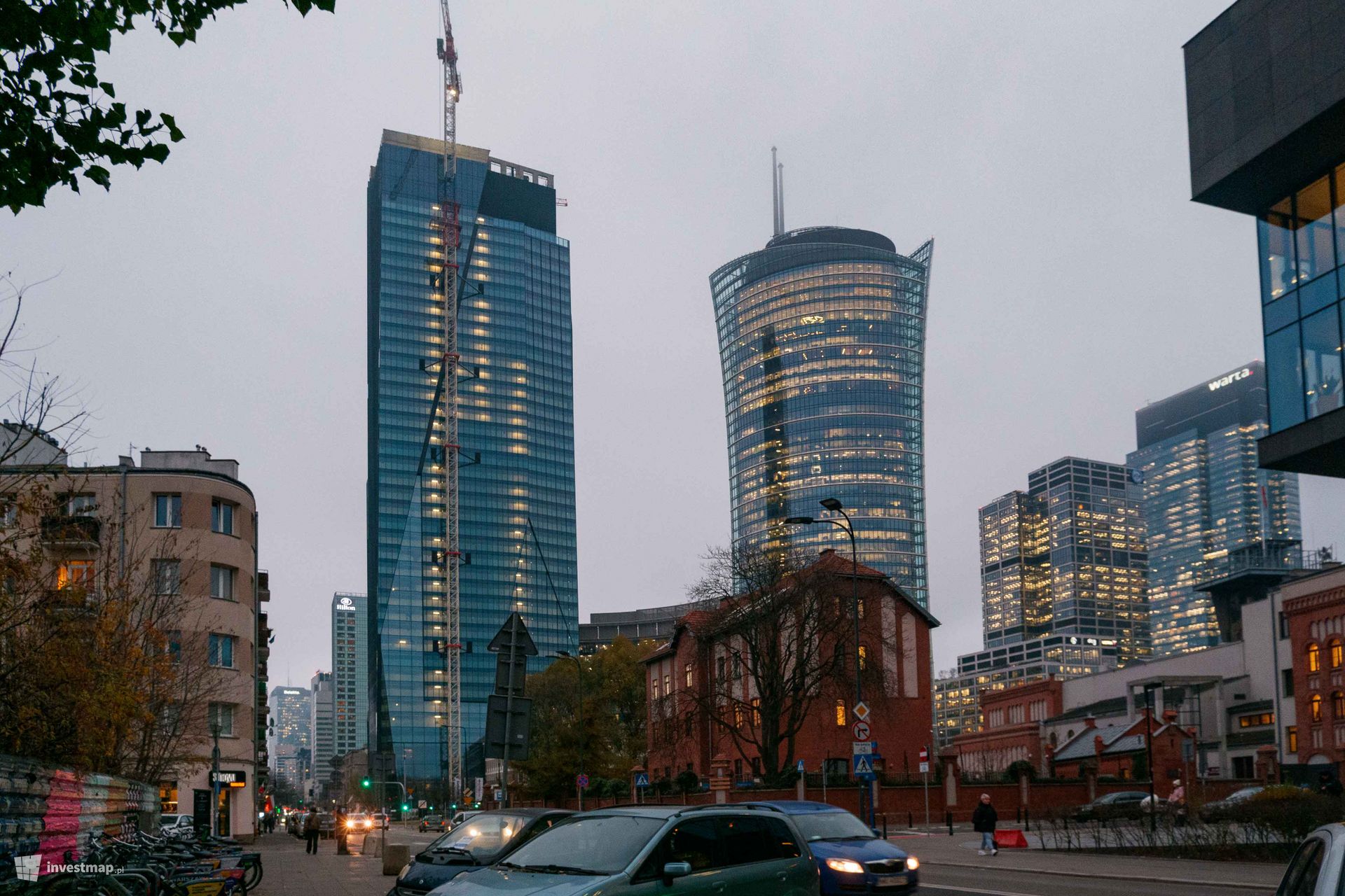 Coraz bliżej końca budowy 174-metrowego biurowca The Bridge w Warszawie 