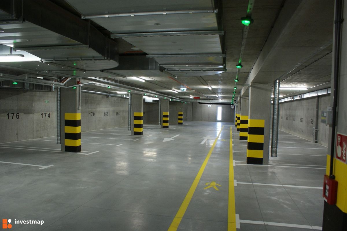 Zdjęcie [Kraków] Parking Wielopoziomowy Nadziemny, ul. Zamoyskiego fot. Damian Daraż 