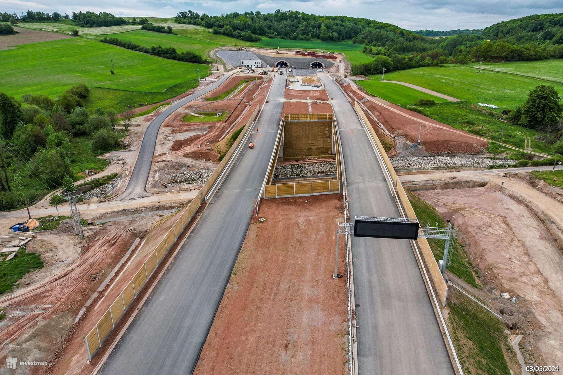 Dobiega końca budowa ostatniego brakującego odcinka drogi ekspresowej S3 na Dolnym Śląsku 