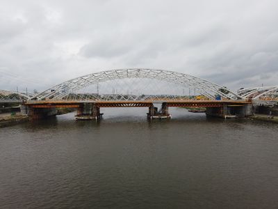 W centrum Krakowa powstaje nowy most przez Wisłę [ZDJĘCIA + WIZUALIZACJE]