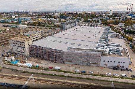 Nowa hala już działa. Postępy przy rozbudowie kompleksu AMBEREXPO w Gdańsku [FILM+ZDJĘCIA]