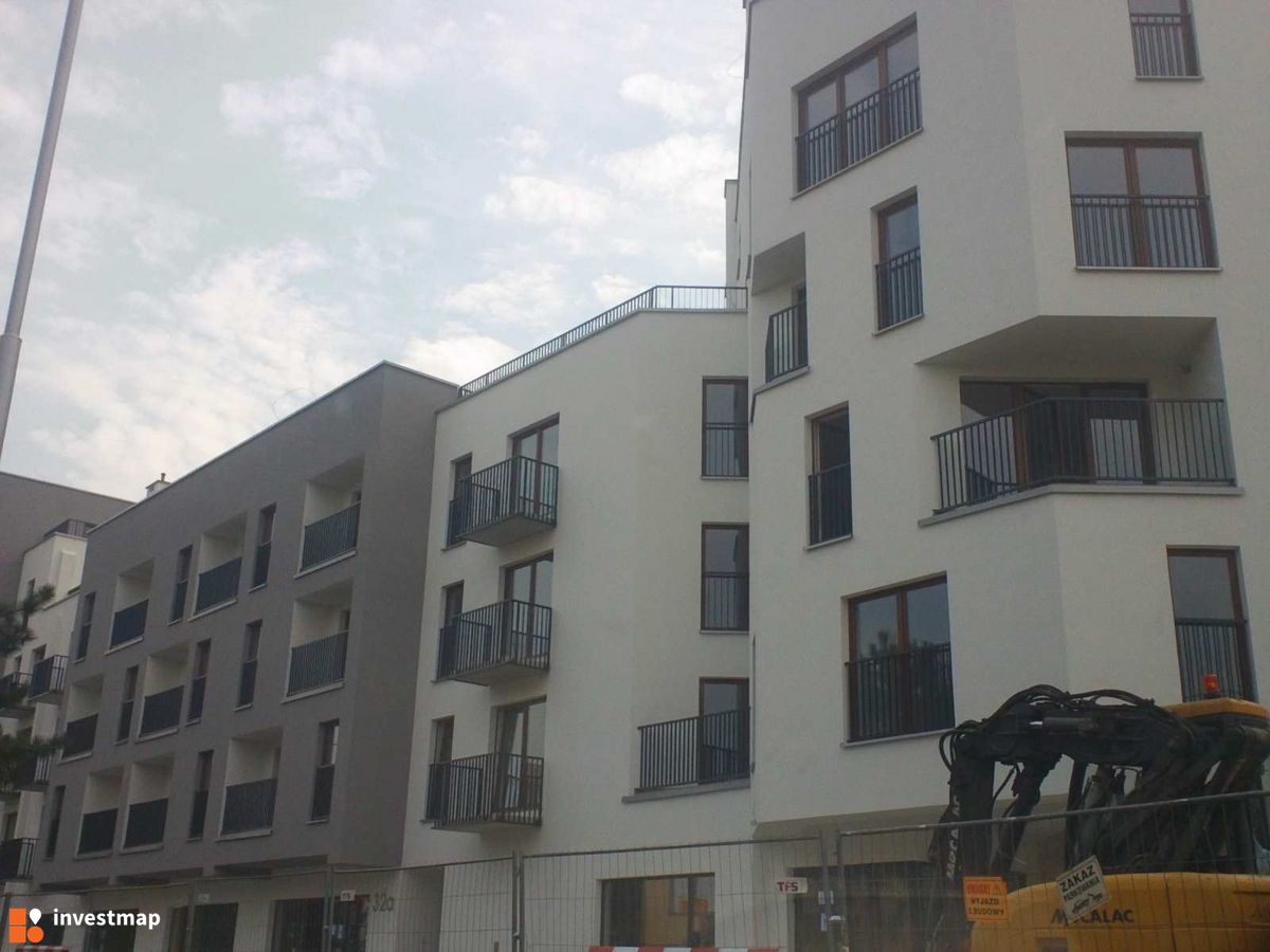 Zdjęcie [Wrocław] Osiedle, ul. Bezpieczna fot. Orzech 