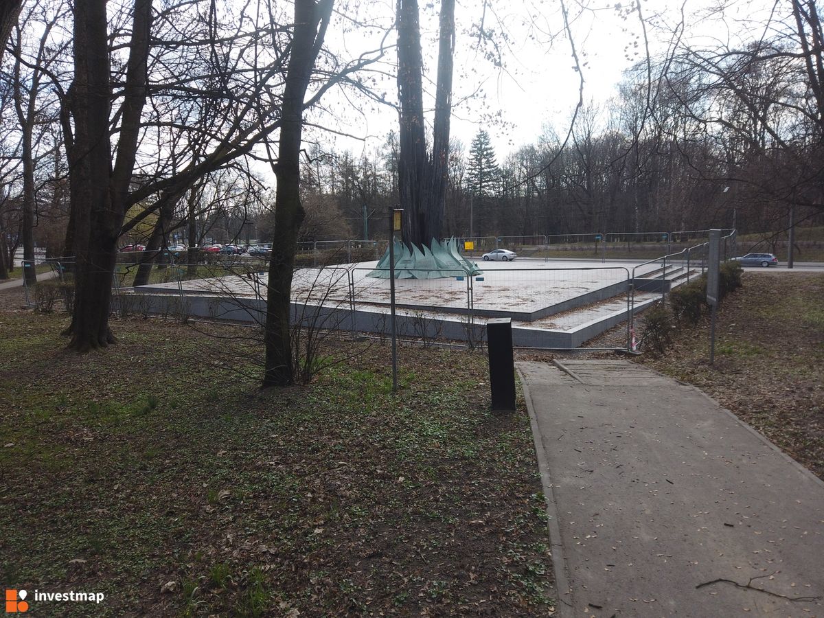 Zdjęcie Pomnik Lotników Polskich fot. Damian Daraż 