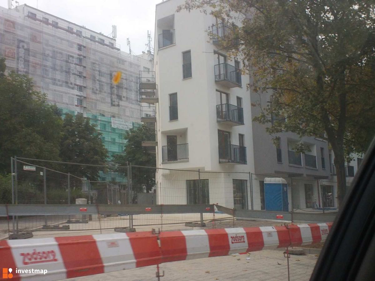 Zdjęcie [Wrocław] Osiedle, ul. Bezpieczna fot. Orzech 