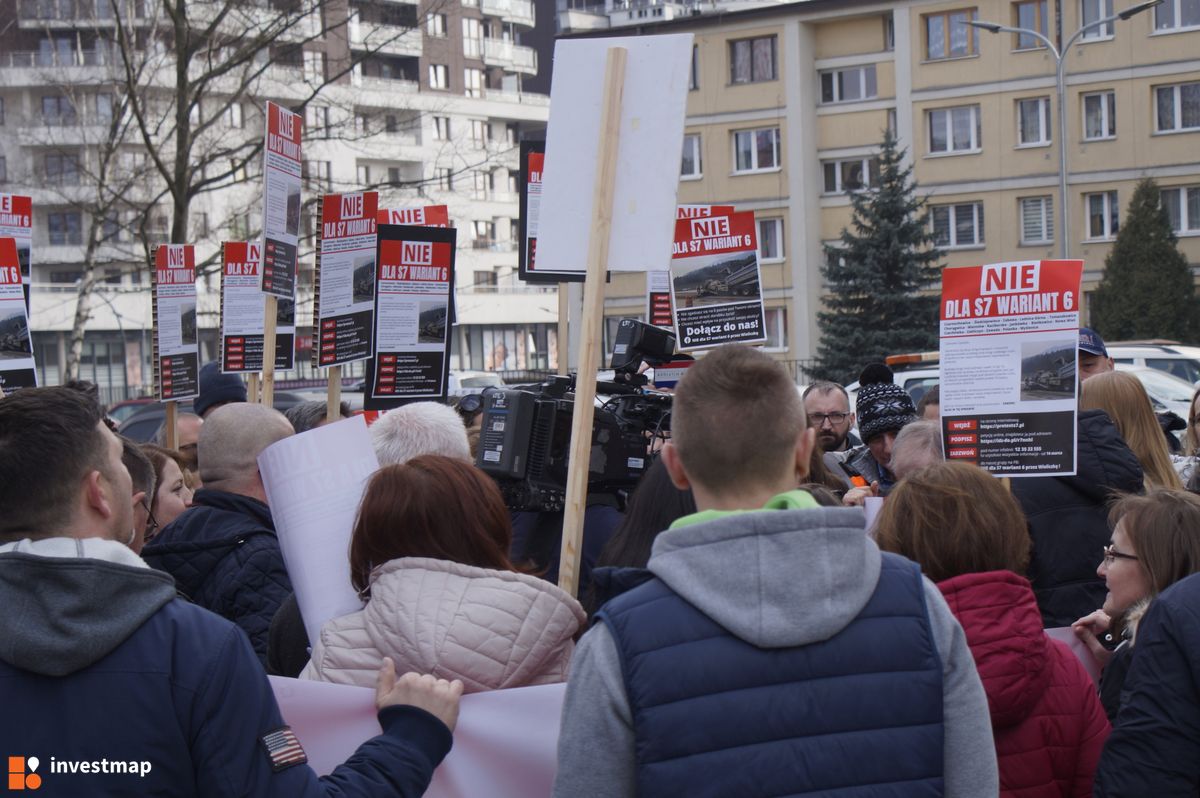 Zdjęcie Biurowiec, ul. Mogilska 25 fot. Damian Daraż 