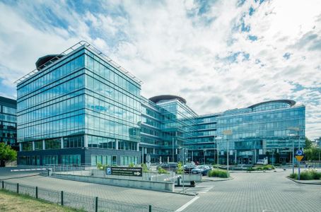 Grupa Revetas sprzedała duży kompleks biurowy w Warszawie
