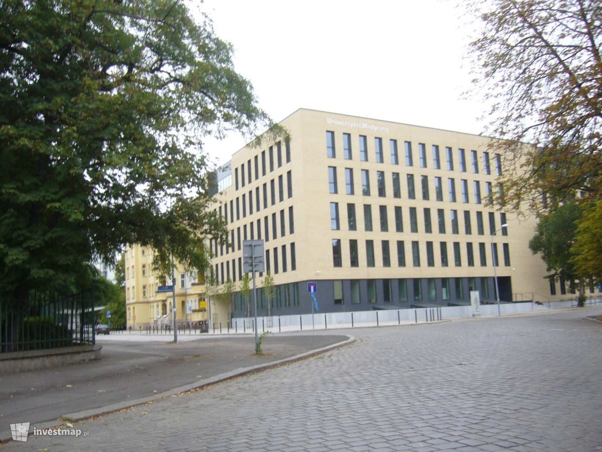 Zdjęcie [Wrocław] Centrum Naukowej Informacji Medycznej (Uniwersytet Medyczny) fot. Orzech 