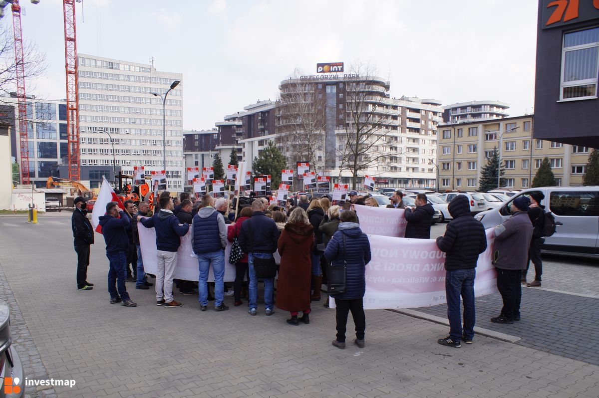 Zdjęcie Biurowiec, ul. Mogilska 25 fot. Damian Daraż 