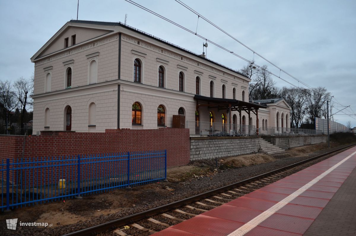 Zdjęcie [Oborniki Śląskie] Dworzec PKP (remont) fot. Jan Hawełko 