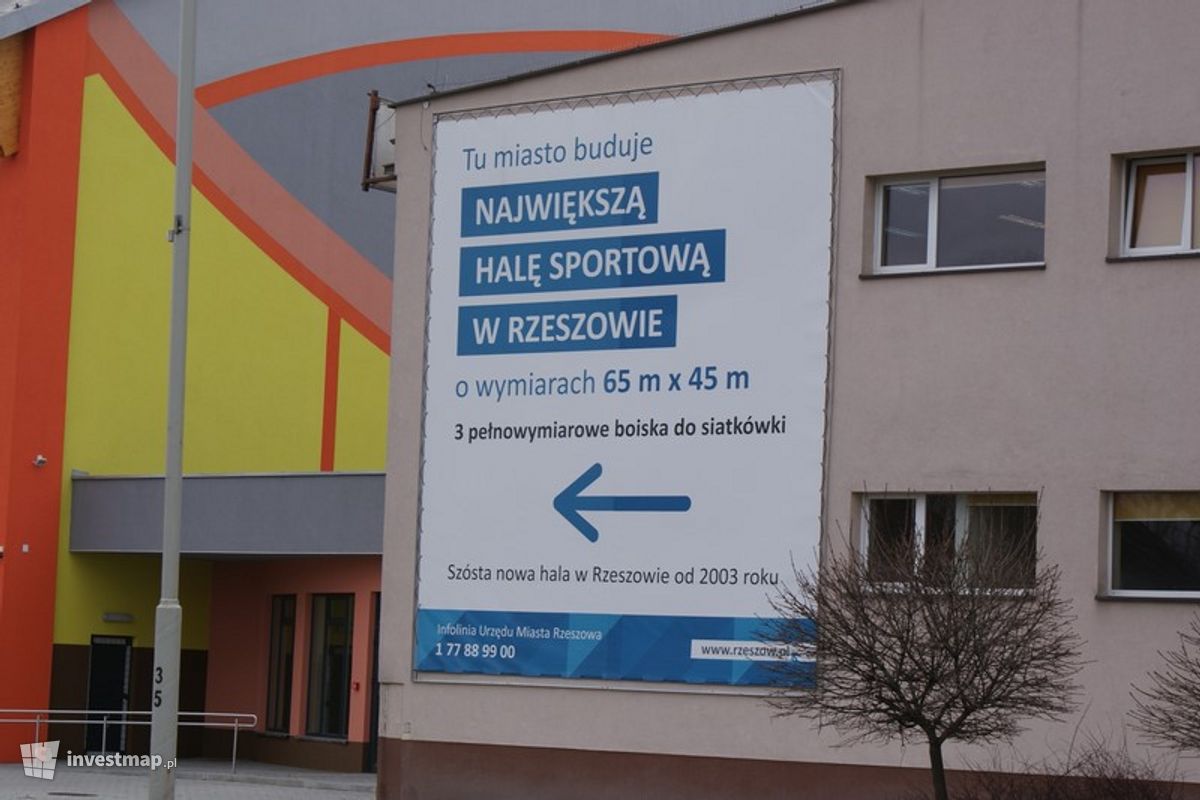 Zdjęcie [Rzeszów] Hala Sportowa przy V Liceum Ogólnokształcącym w Rzeszowie fot. Damian Daraż 