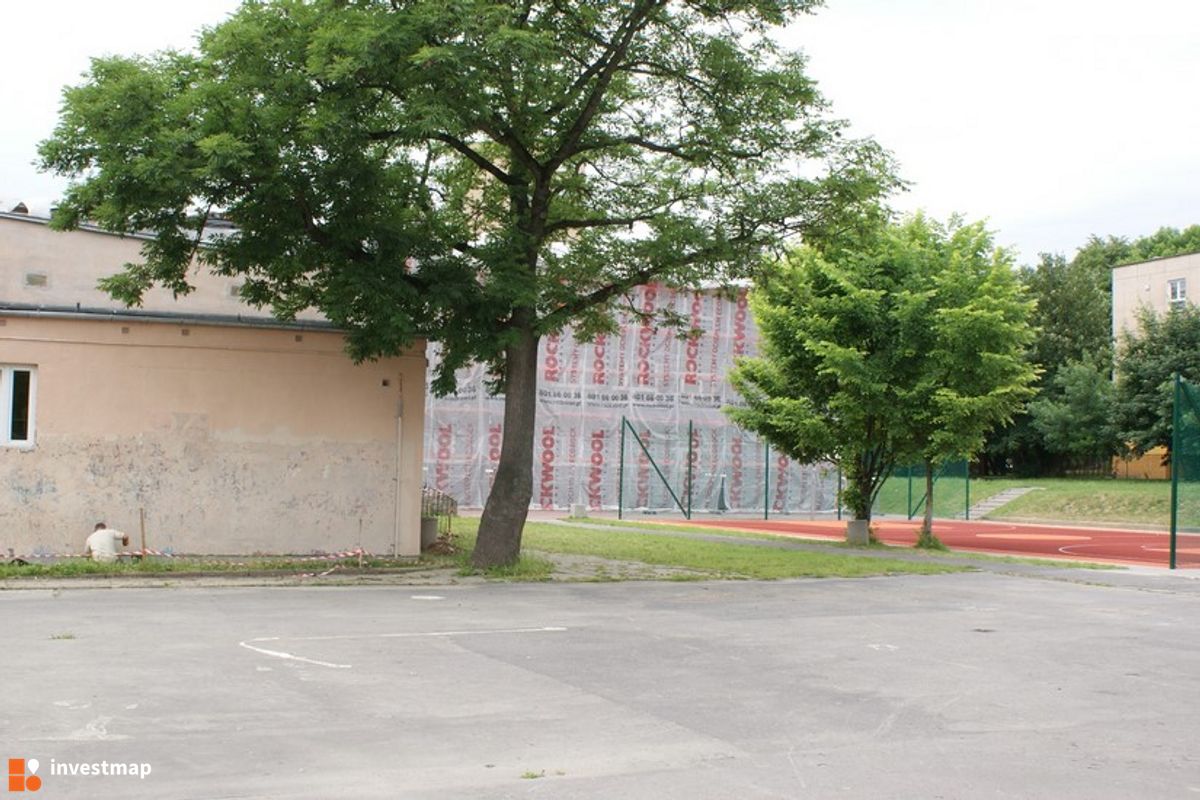 Zdjęcie [Kraków] Remont Elewacji, SP nr. 86, Os. Jagiellońskie 18 fot. Damian Daraż 