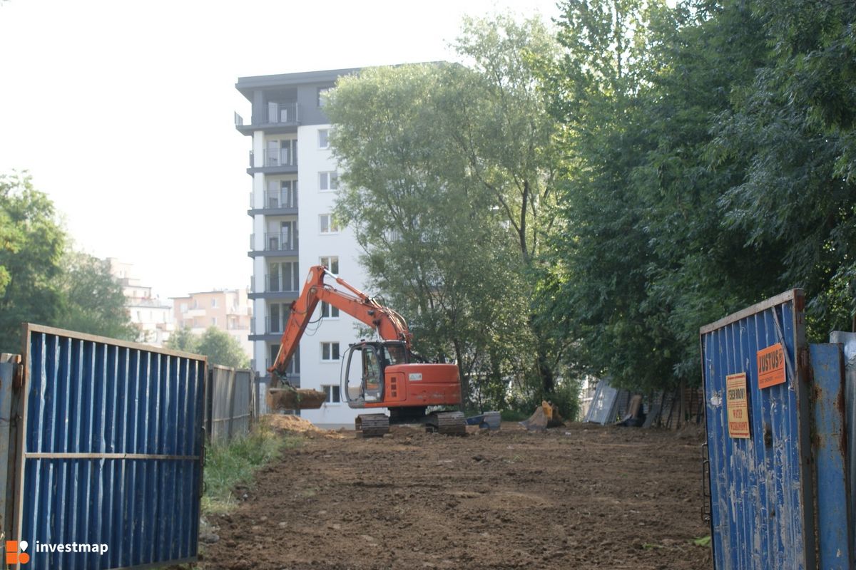 Zdjęcie [Kraków] Budynek Mieszkalny, Os. Złota Jesień fot. Damian Daraż 