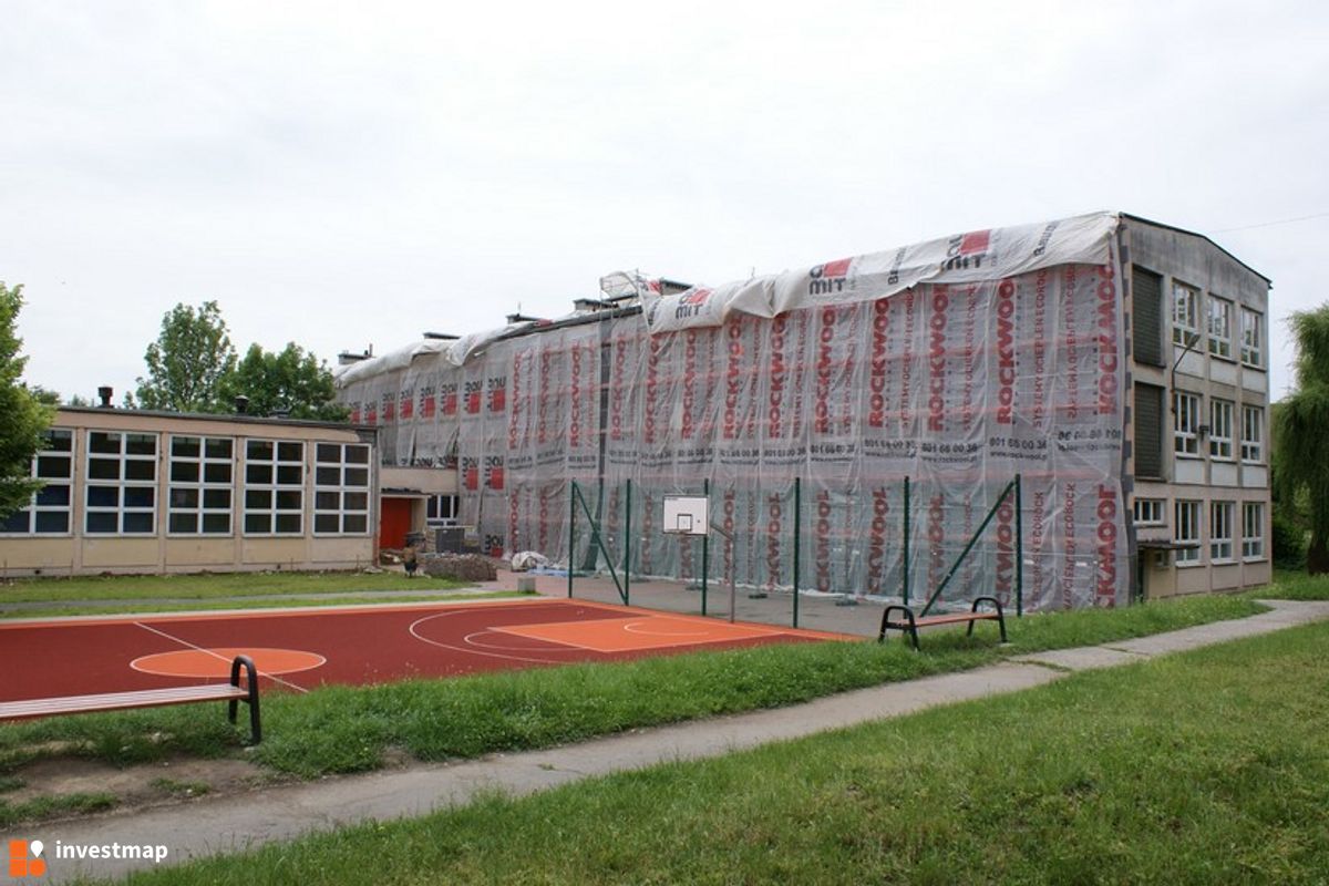 Zdjęcie [Kraków] Remont Elewacji, SP nr. 86, Os. Jagiellońskie 18 fot. Damian Daraż 