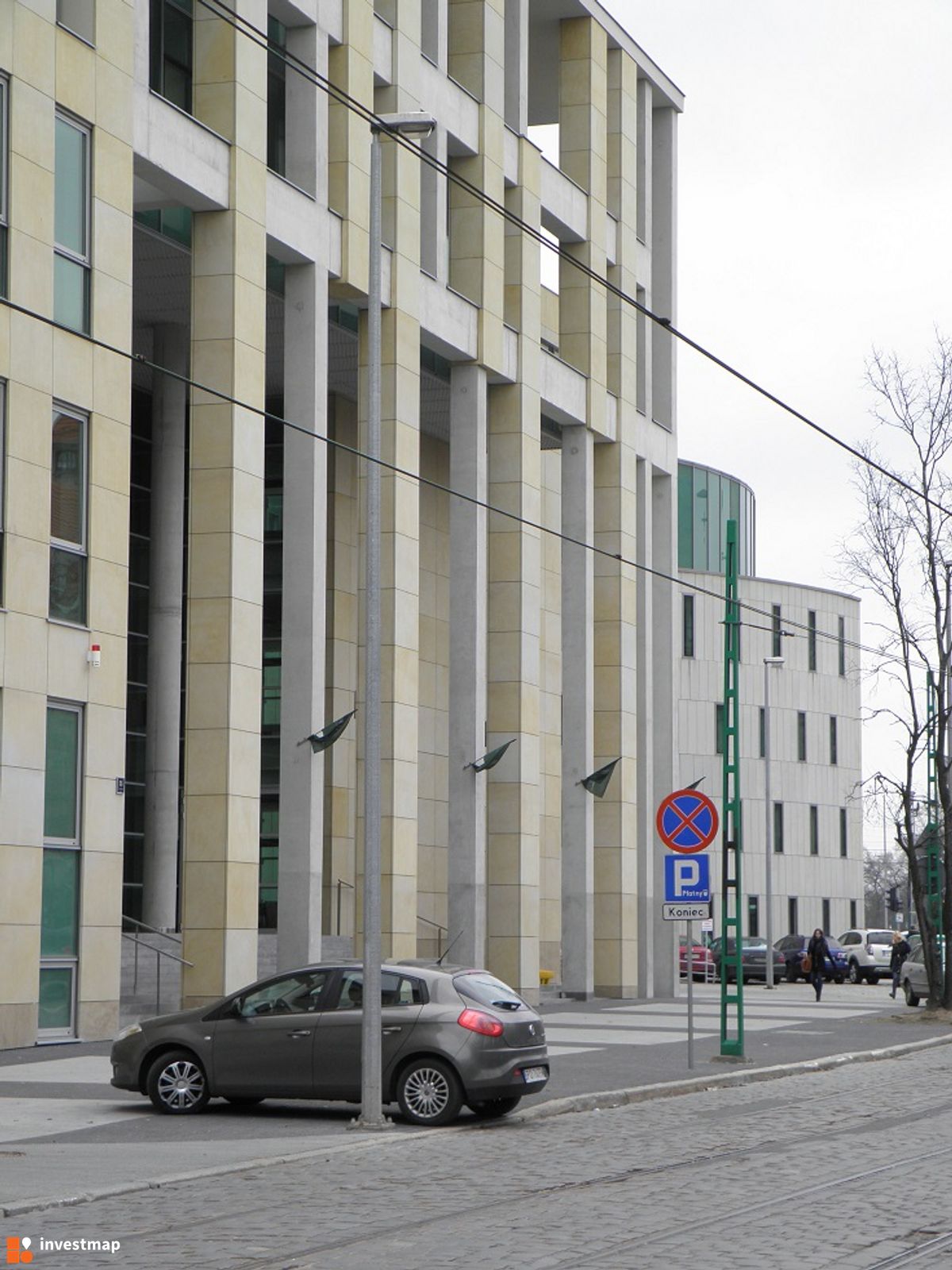 Zdjęcie [Poznań] Centrum Edukacyjne Usług Elektronicznych (Uniwersytet Ekonomiczny) fot. PieEetrek 