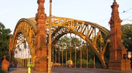 We Wrocławiu trwa remont zabytkowego mostu Zwierzynieckiego [FILM + ZDJĘCIA]
