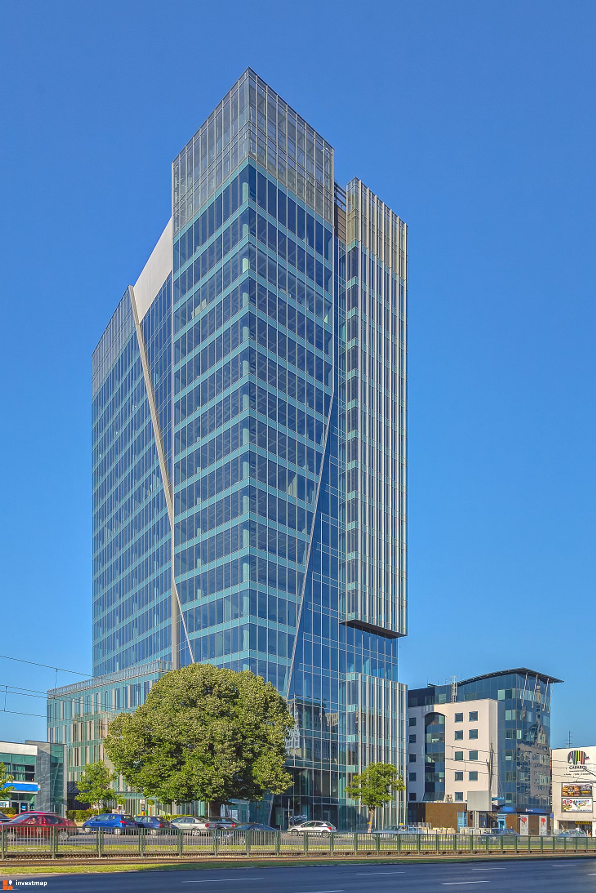 Jeden z najwyższych budynków w Gdańsku, ikoniczny biurowiec Neptun już po metamorfozie 