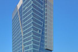 Jeden z najwyższych budynków w Gdańsku, ikoniczny biurowiec Neptun już po metamorfozie [ZDJĘCIA]