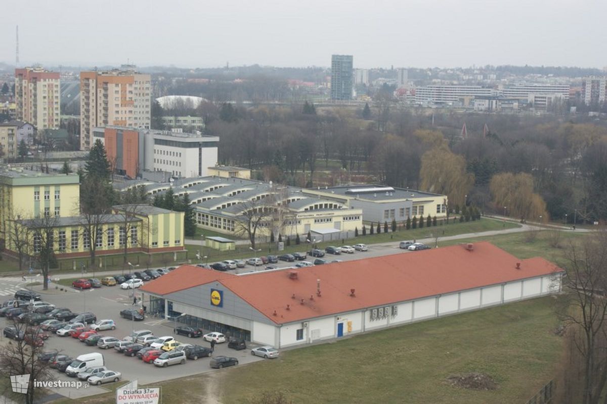 Zdjęcie [Rzeszów] Hala Sportowa przy V Liceum Ogólnokształcącym w Rzeszowie fot. Damian Daraż 