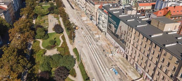W centrum Wrocławia trwa przebudowa ulicy Pomorskiej i placu Staszica [FILM + ZDJĘCIA]