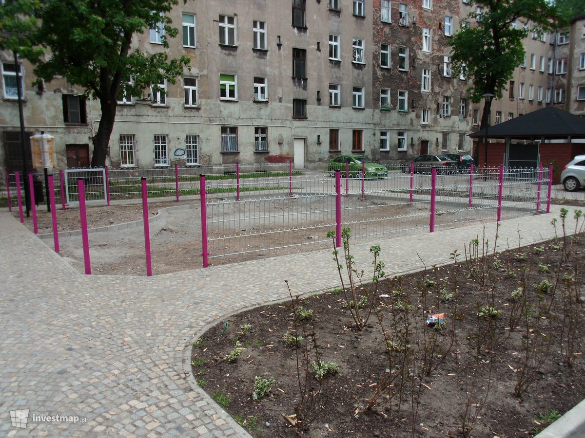 Zdjęcie [Wrocław] Rewitalizacja podwórka pomiędzy ulicami Brodatego/Chrobrego/Paulińska/Rydygiera fot. worldinmyeyes 