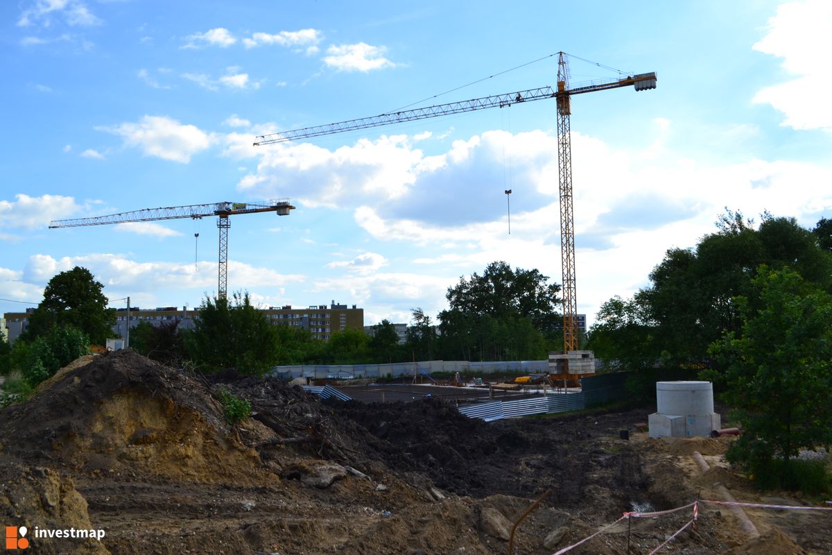Zdjęcie Budynek wielorodzinny z lokalami biurowymi, ul. Skarbowców 4-15 fot. Jan Augustynowski