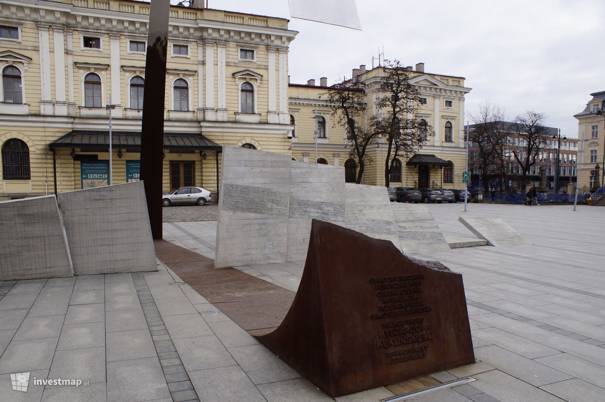 Zdjęcie Pomnik Ryszarda Kuklińskiego fot. Damian Daraż 