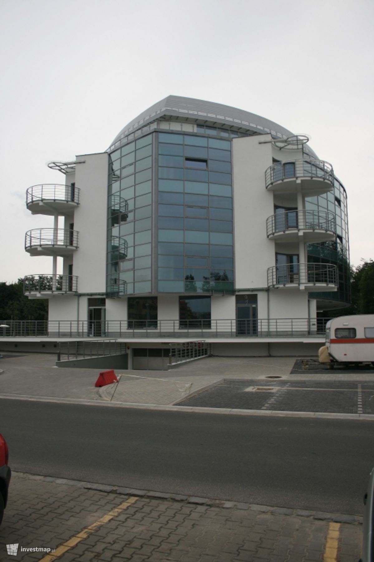 Zdjęcie [Wrocław] Budynek usługowy, ul. Kukuczki II fot. Xyz 