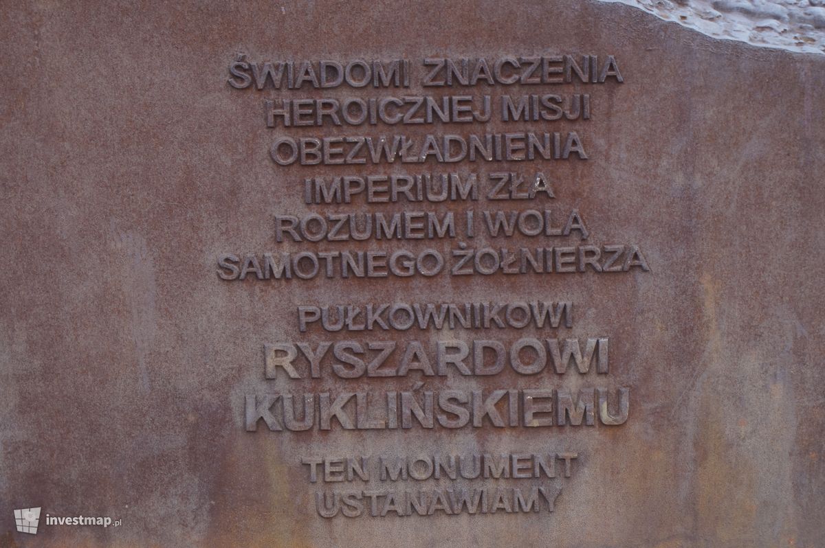 Zdjęcie Pomnik Ryszarda Kuklińskiego fot. Damian Daraż 