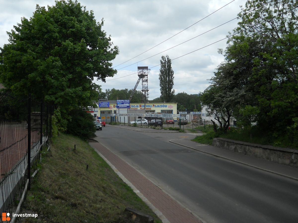 Zdjęcie [Wałbrzych] Budynek wielorodzinny, ul. Batorego fot. Mateusz Kaszubski 