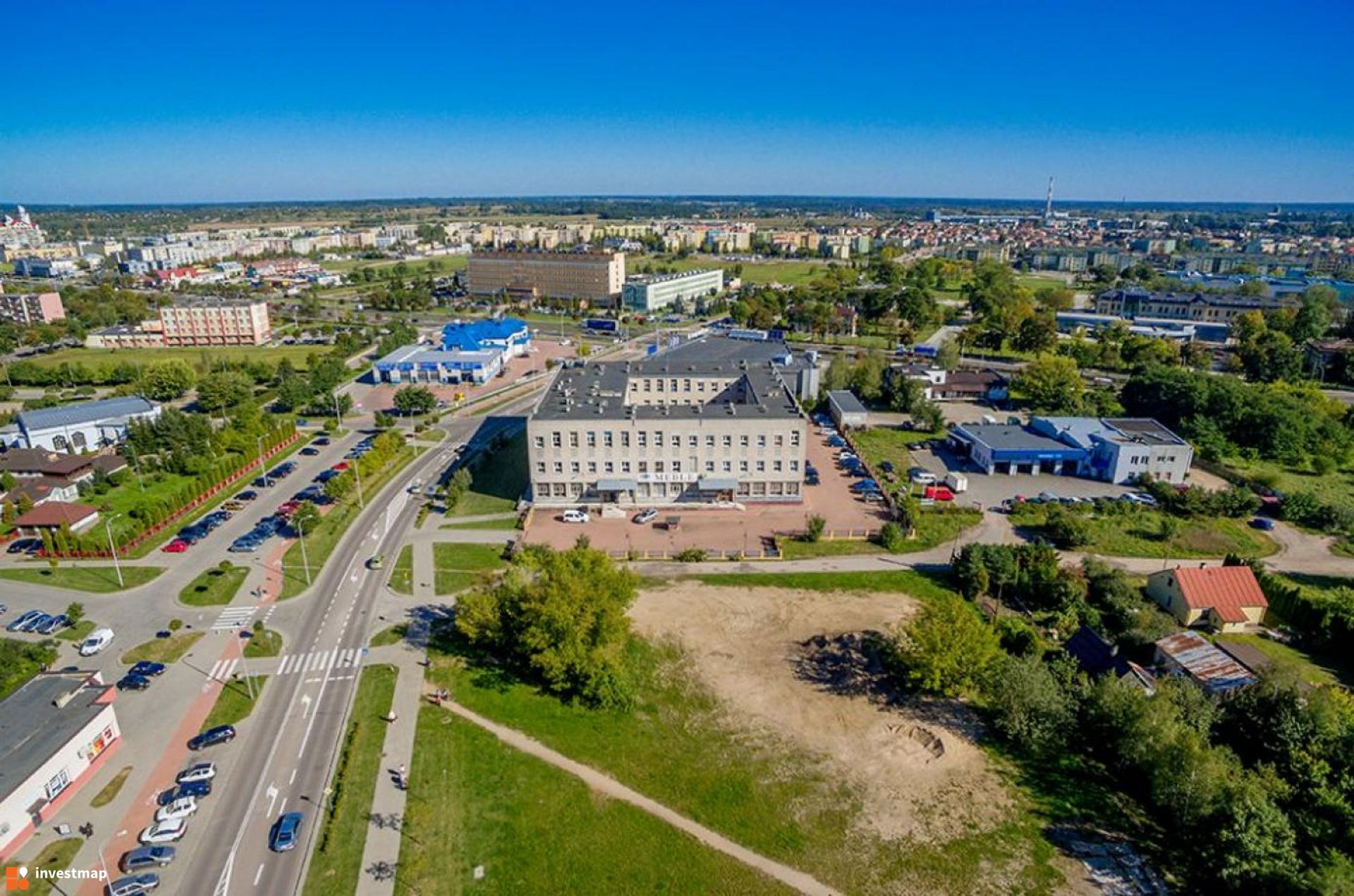 Duży biurowiec z przestronnym parkingiem w centrum Suwałk do kupienia w świetnej cenie!