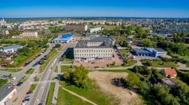 Duży biurowiec z przestronnym parkingiem w centrum Suwałk do kupienia w świetnej cenie!