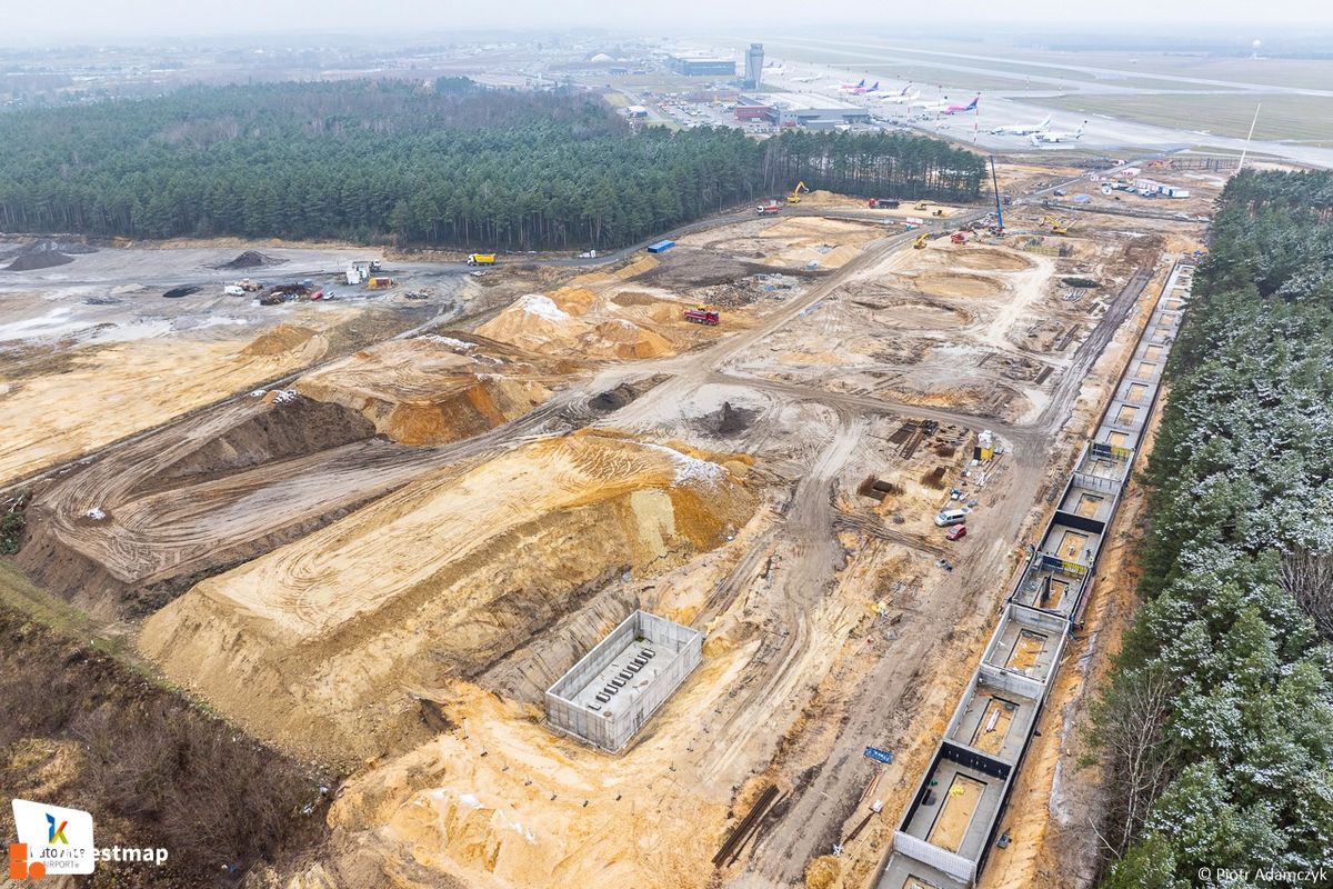 Zdjęcie [Pyrzowice] Port lotniczy w Katowice-Pyrzowice - inwestycje i nowe połączenia lotnicze fot. Orzech 